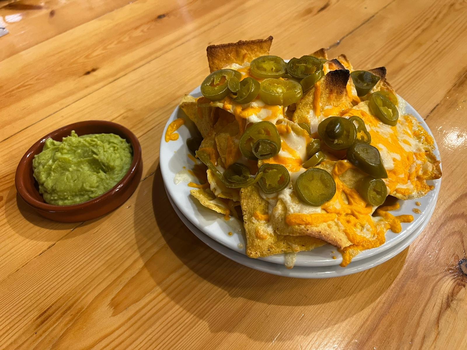 Nachos amb cheddar i jalapeño